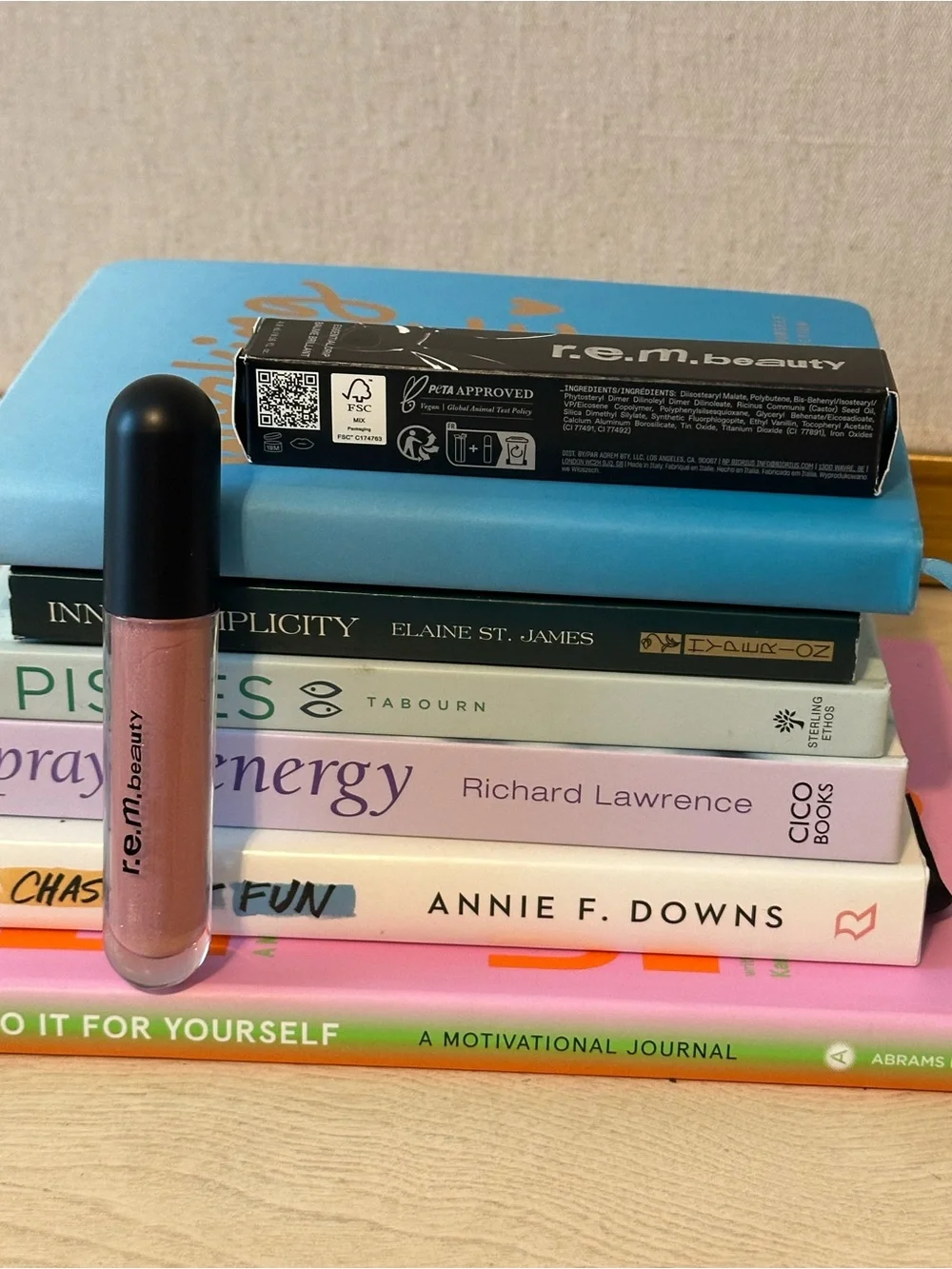 r-e-m beauty Essential Drip Glossy Balm -Forever Boy